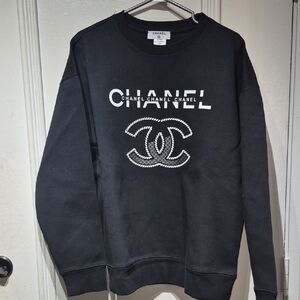 HIGH QUALITY SWEATSHIRT WITH CHANEL DECALS